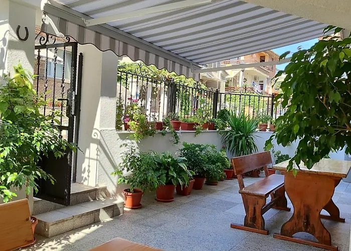 Konukevi Milchevi 3*